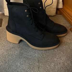 Sorel Women's Black Lace-Up Boots size 10-new!